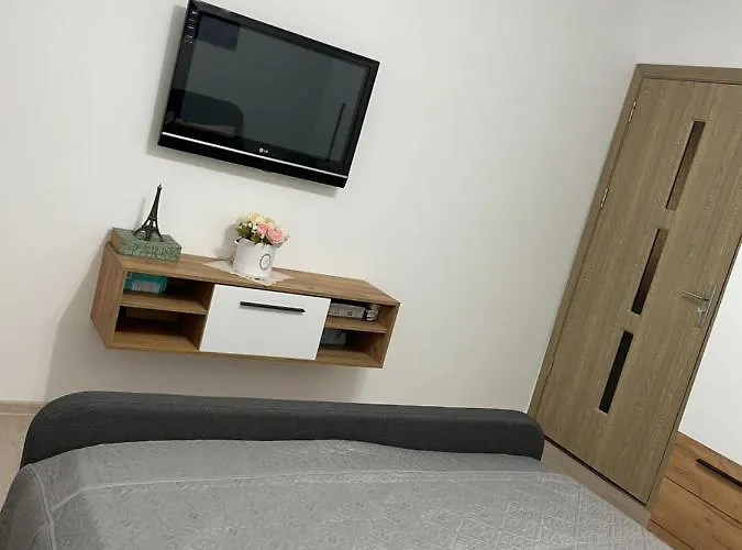 Casa Cu Curte * 那沃达利