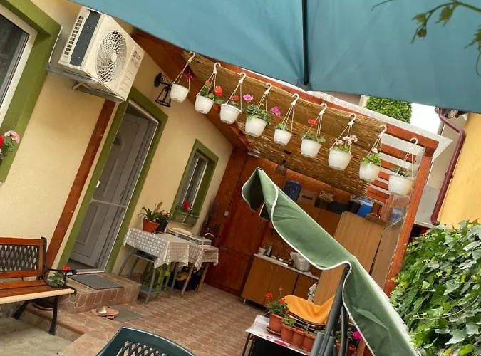 Casa Cu Curte * Нэводари